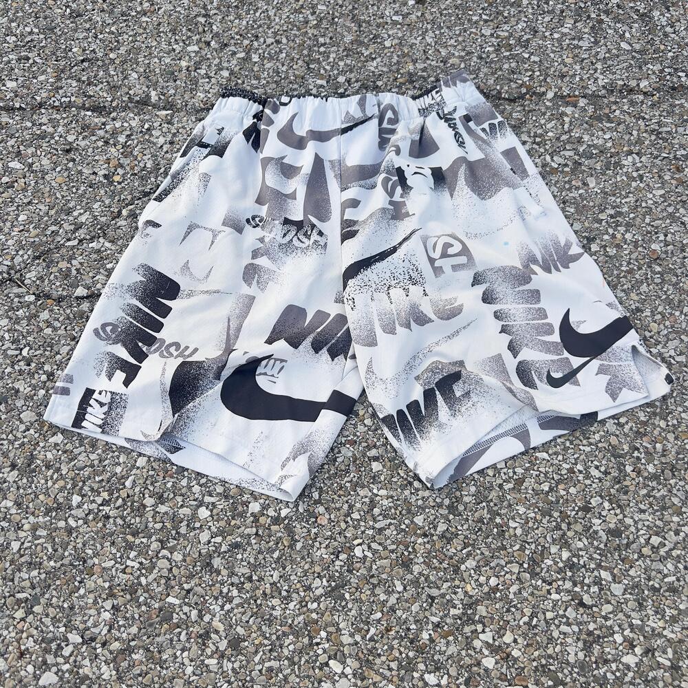Nike Shorts Mens Medium White Black Dri-FIT Graphic Mesh Basketball Athletic